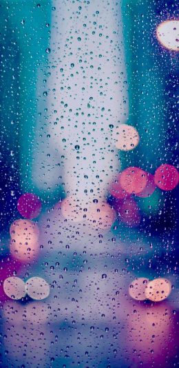 玻璃上的雨滴