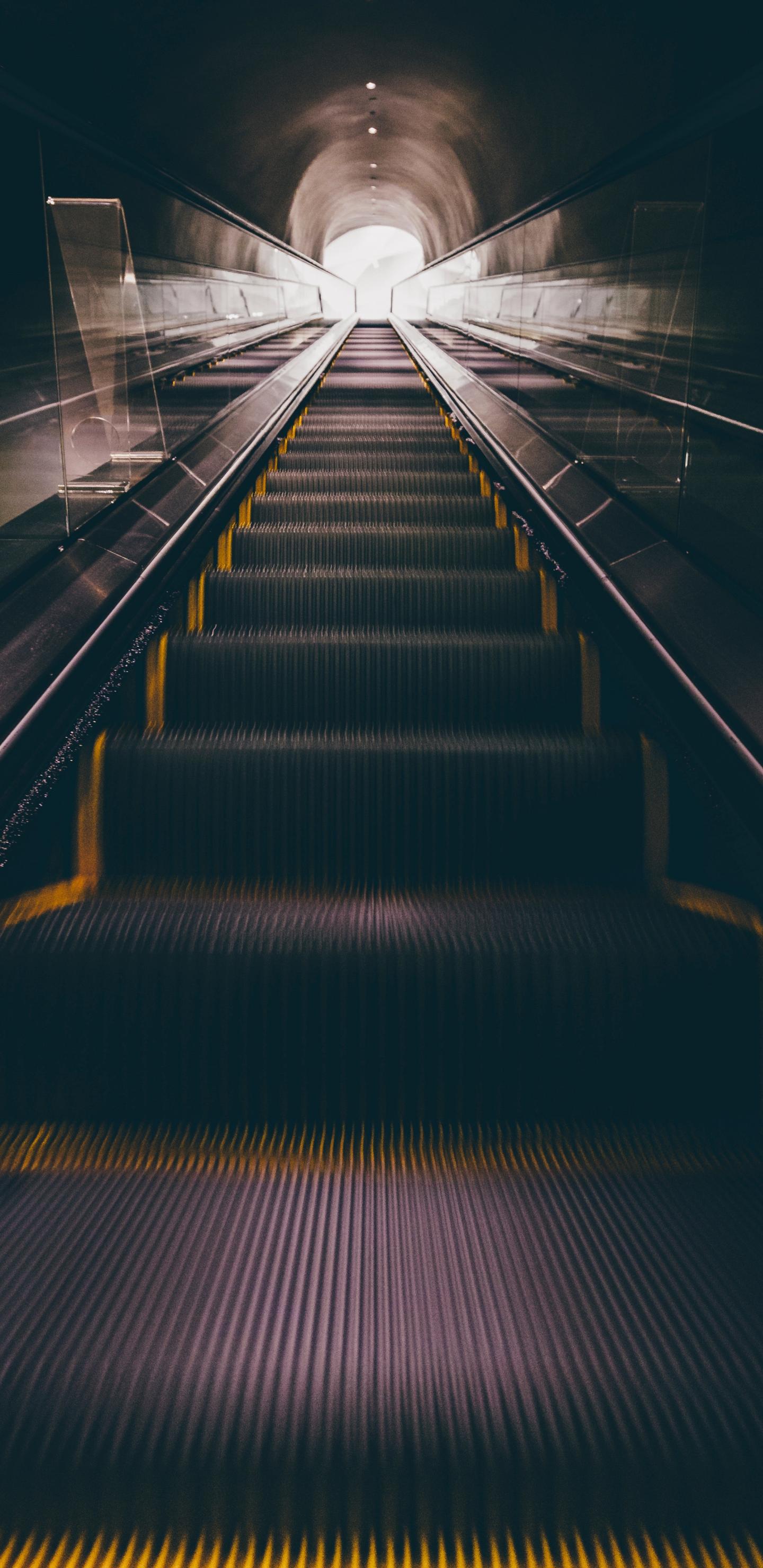 黑暗的地铁