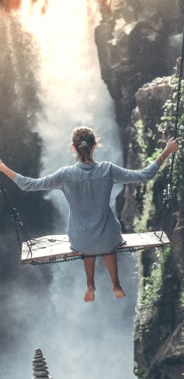 美女空中秋千