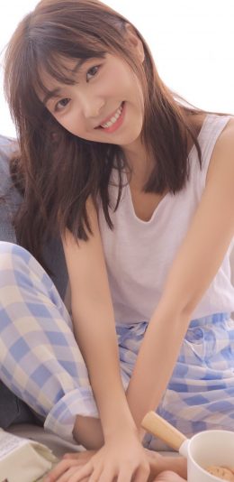 清纯少女穿着睡衣