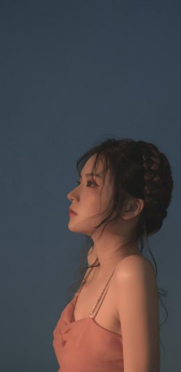 性感吊带美女侧脸写真