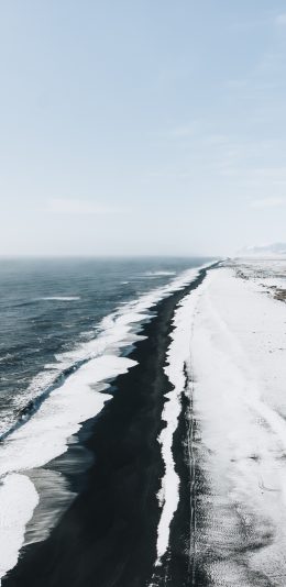 白雪皑皑的雪山和海边风景手机壁纸图片