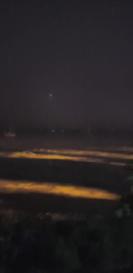 朦朦胧胧的湖面