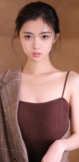 漂亮，精致，容颜秀丽，大眼睛超美少女吊带衣私房写真图