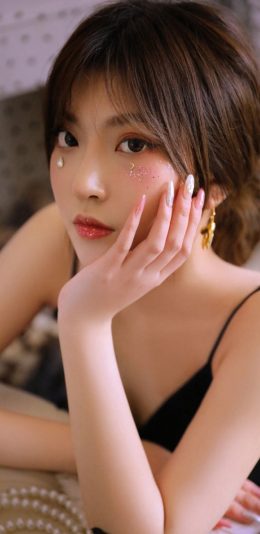 这是黑翼天使吗？暗黑系女孩唯美居家写真照