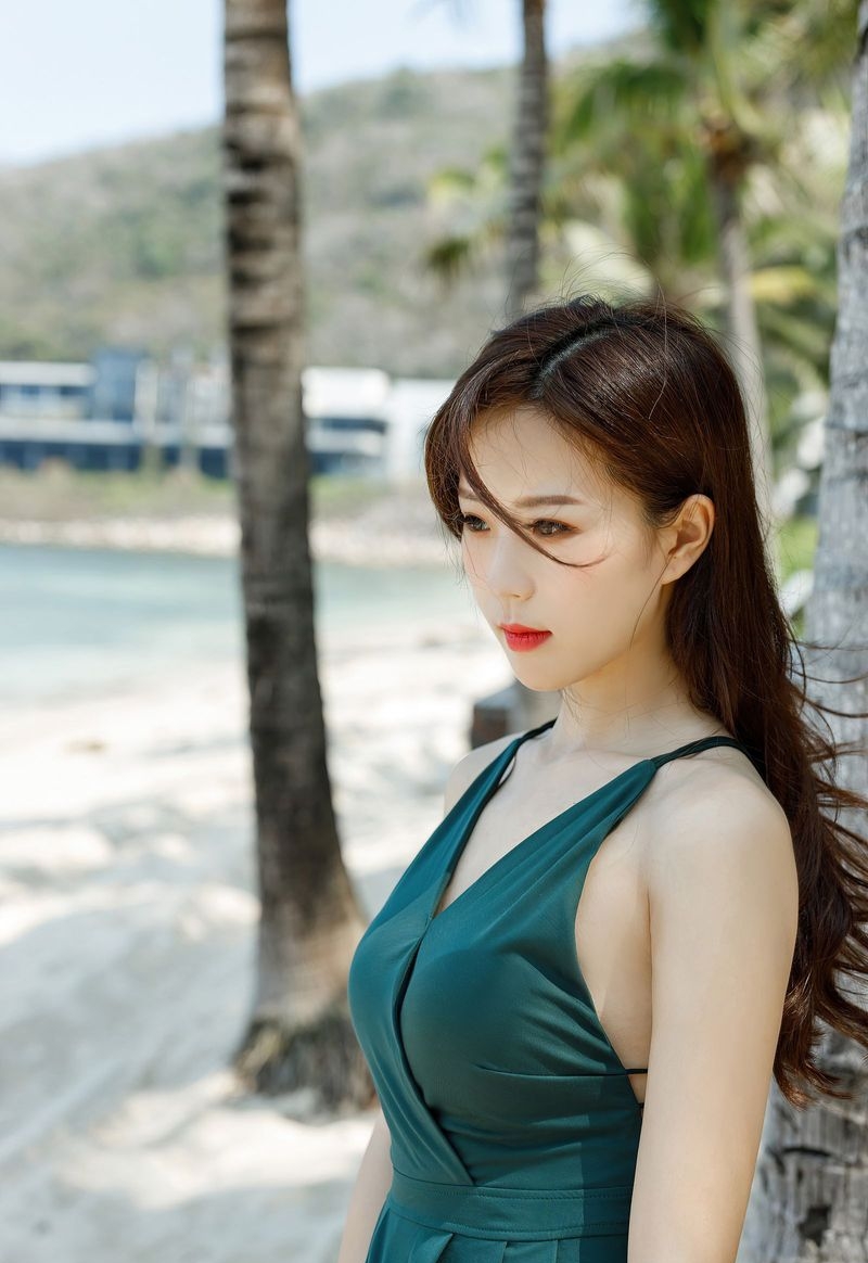 绿裙美女