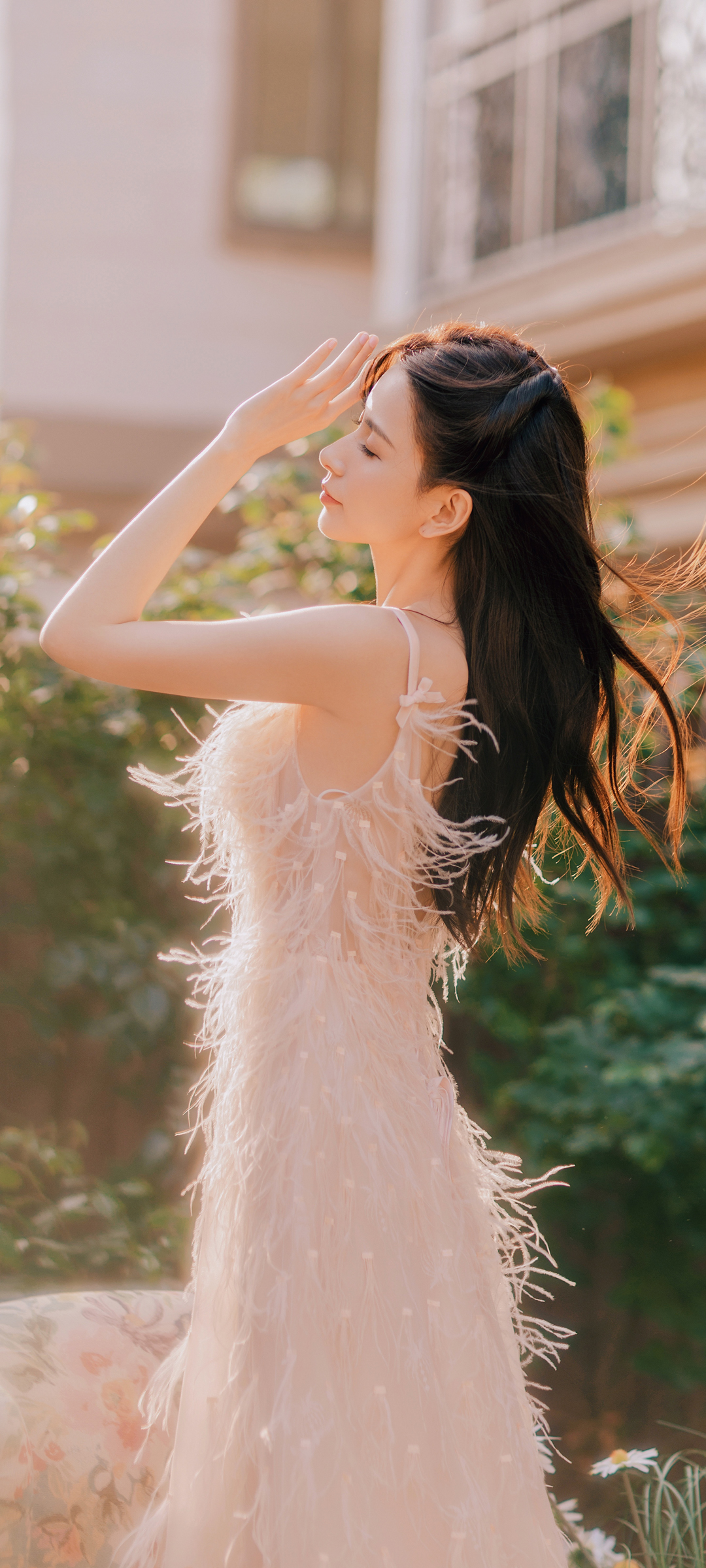 唯美好看王秋紫侧脸长裙子美女手机壁纸