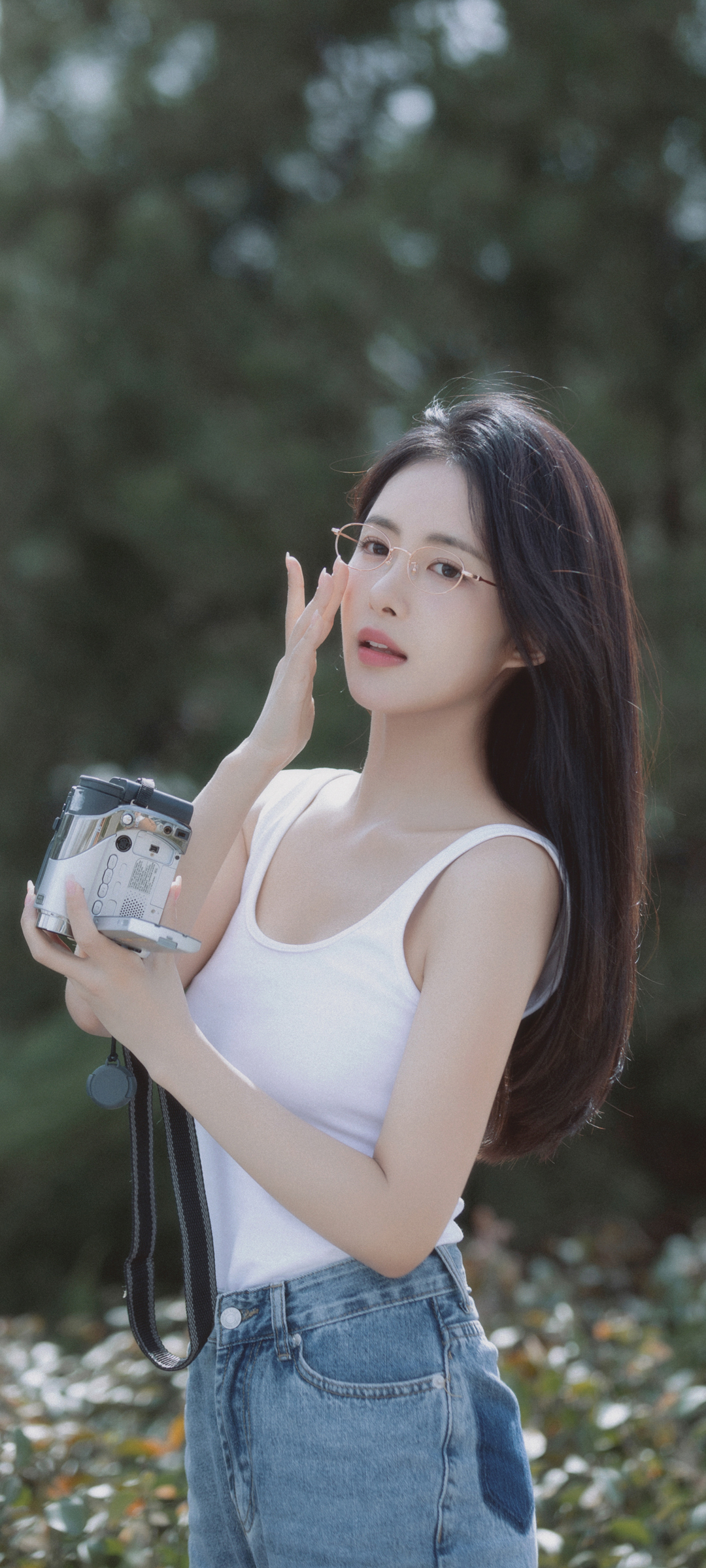 戴眼镜长发清纯美女手机壁纸