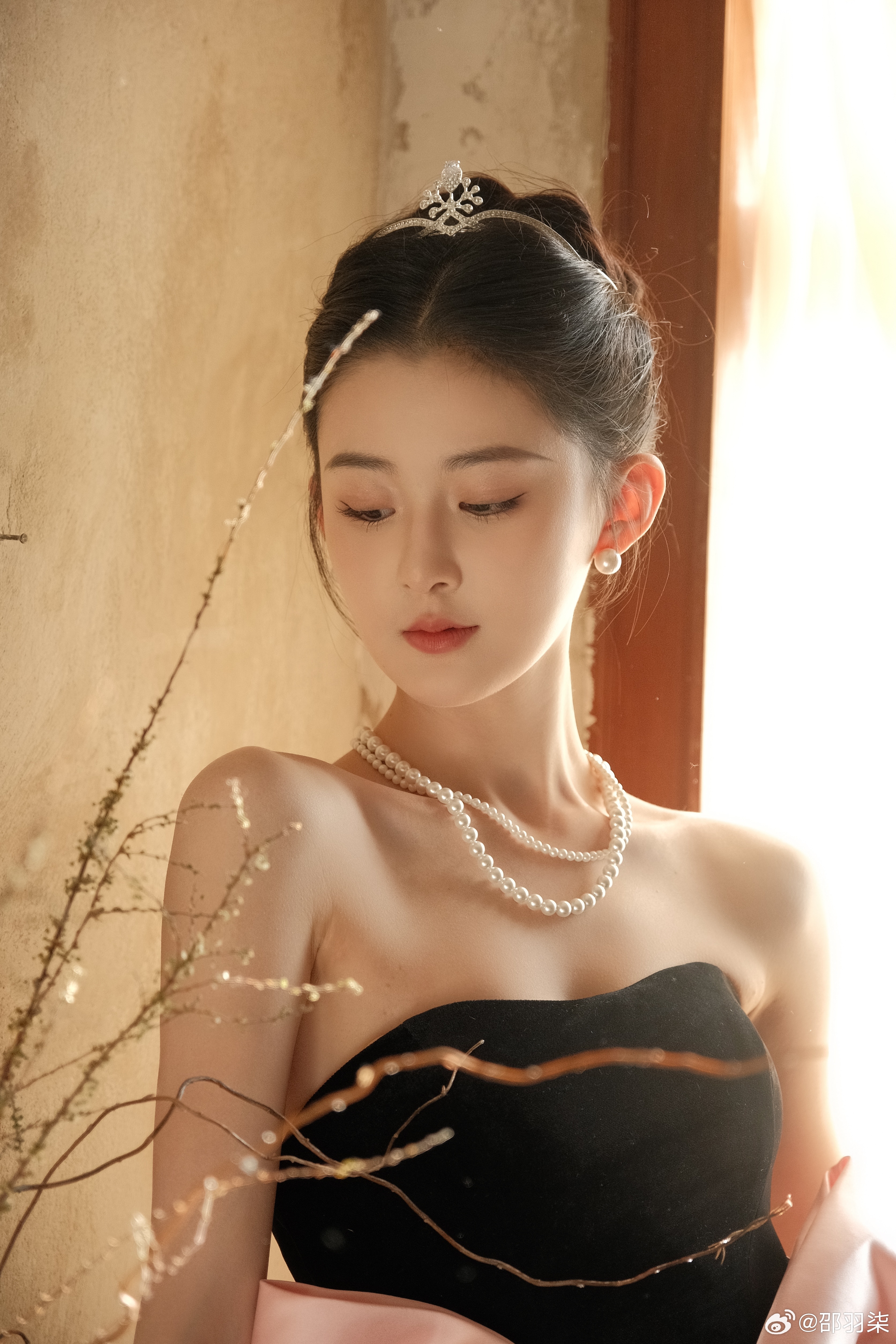 #邵羽柒 #礼服 #微博 抹胸 气质美女 学生妹图片