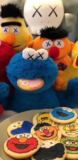 [2436x1125]美国 动画 芝麻街 玩偶 饼干 苹果手机动漫壁纸图片