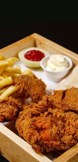 [2436x1125]炸鸡 薯条 油炸 酱料 苹果手机壁纸图片