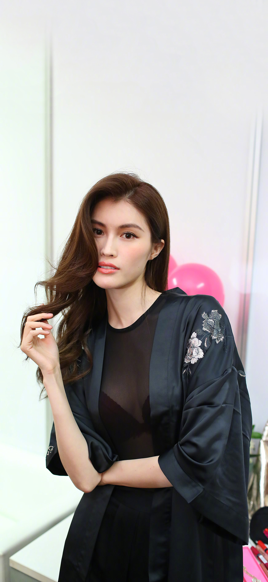 [2436×1125]何穗 超模 模特 何仙姑 气质 苹果手机美女壁纸图片