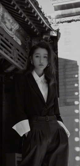 [2436x1125]关晓彤 演员 明星 艺人 黑白 时尚 苹果手机美女壁纸图片