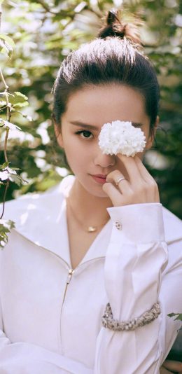 [2436x1125]刘诗诗 演员 明星 艺人 鲜花 苹果手机美女壁纸图片