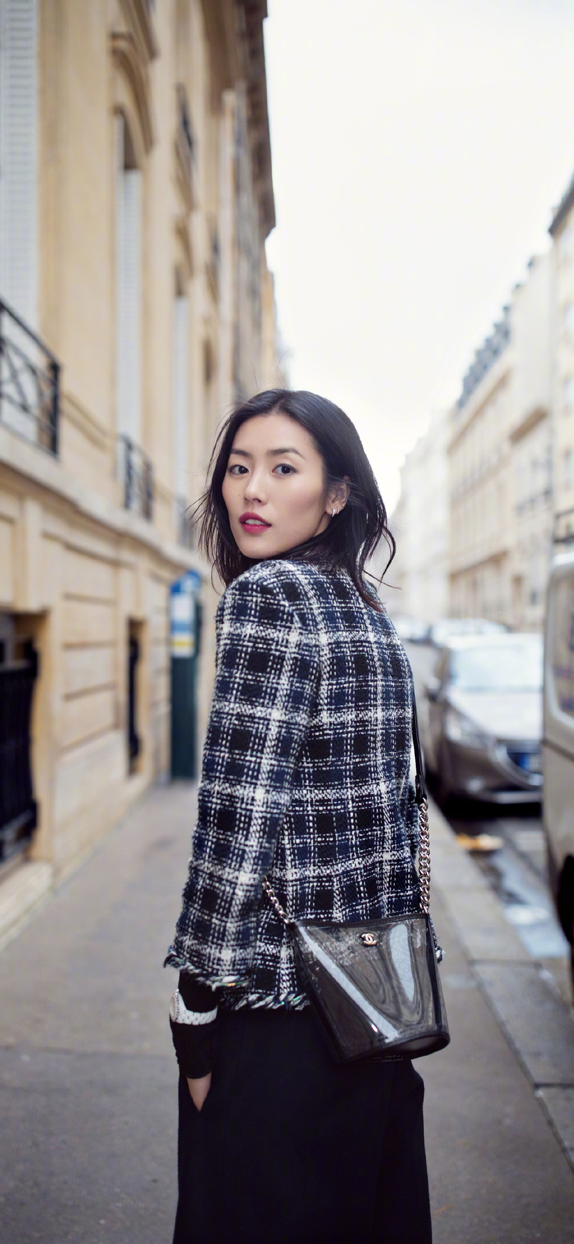 [2436×1125]刘雯 街拍 大表姐 超模 模特 格子 苹果手机美女壁纸图片