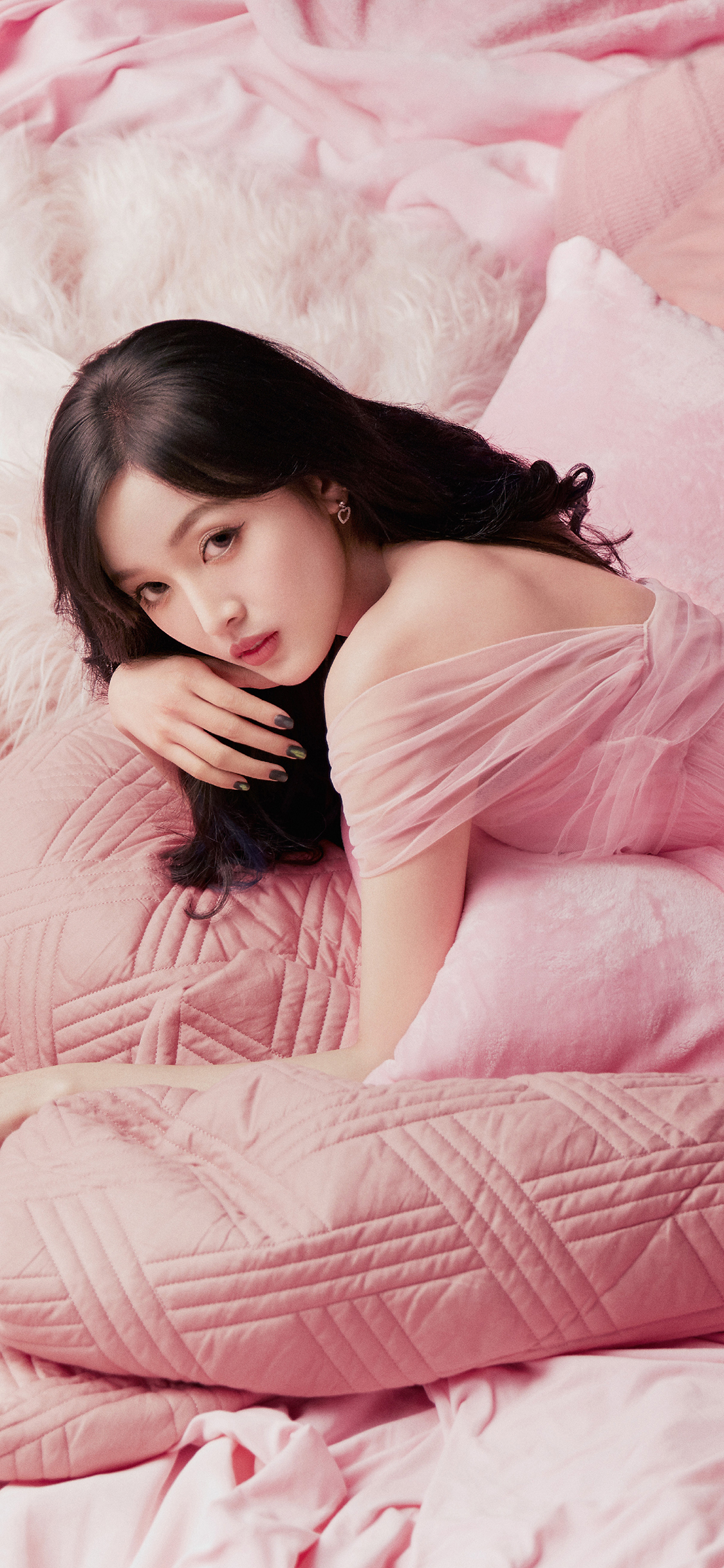 [2436×1125]吴宣仪 火箭少女101 偶像 女团 粉色 歌手 苹果手机美女壁纸图片