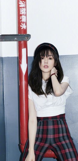 [2436x1125]张天爱 演员 明星 艺人 消防水管 苹果手机美女壁纸图片