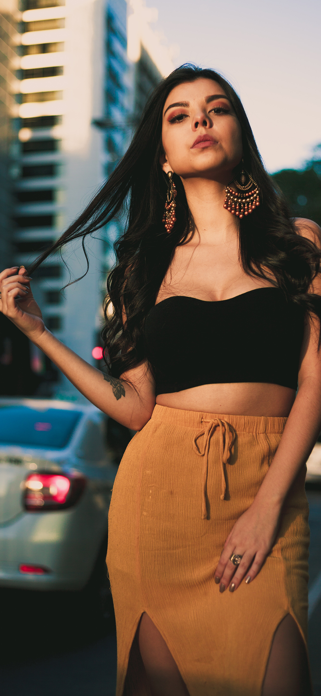 [2436×1125]性感 个性 欧美 街道 苹果手机美女壁纸图片