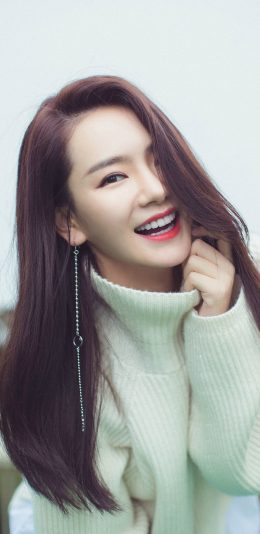 [2436x1125]戚薇 演员 户外 艺人 苹果手机美女壁纸图片