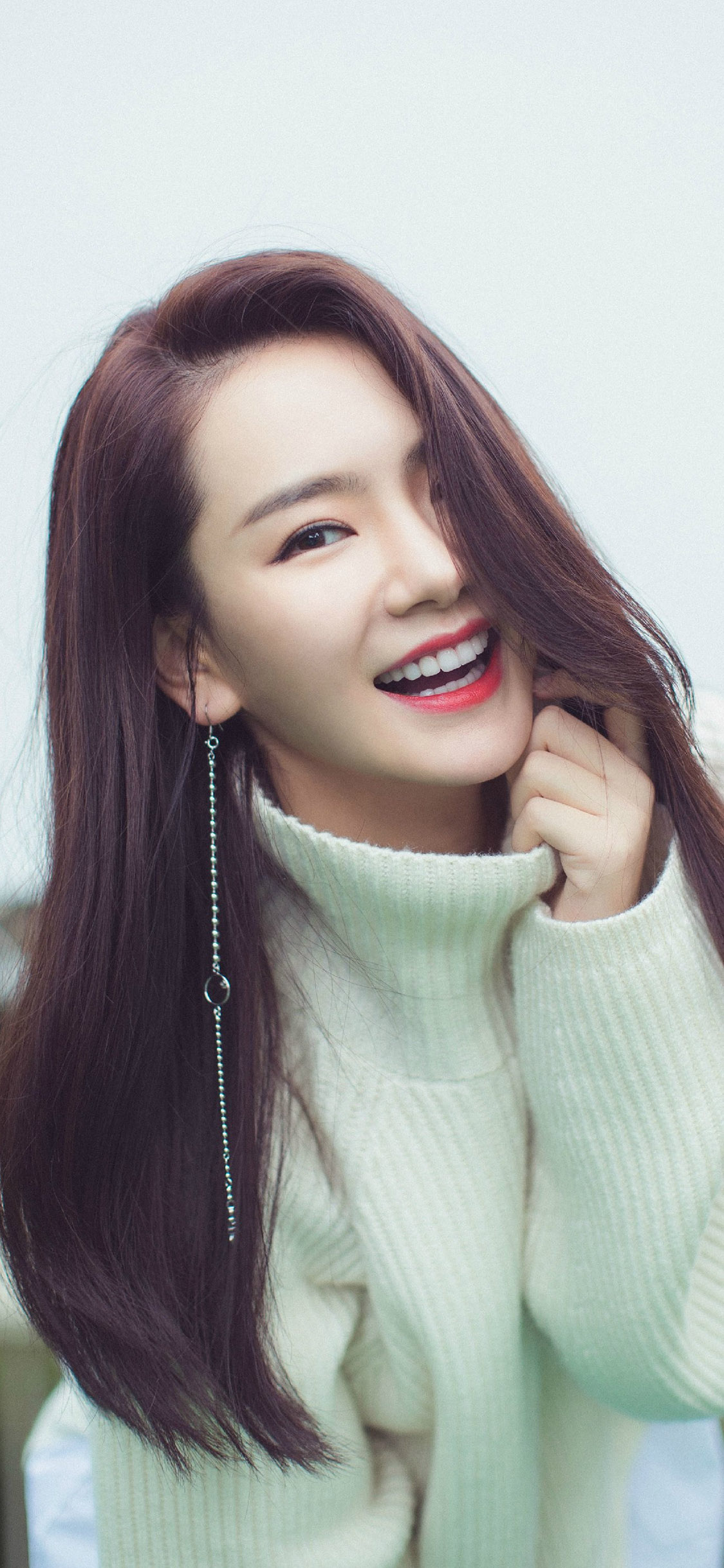 [2436×1125]戚薇 演员 户外 艺人 苹果手机美女壁纸图片