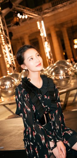 [2436x1125]李沁 演员 明星 艺人 苹果手机美女壁纸图片