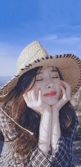 [2436x1125]杨幂 演员 大幂幂 草帽 明星 苹果手机美女壁纸图片