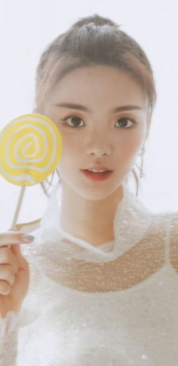 [2436x1125]杨超越 歌手 火箭少女101 明星 苹果手机美女壁纸图片