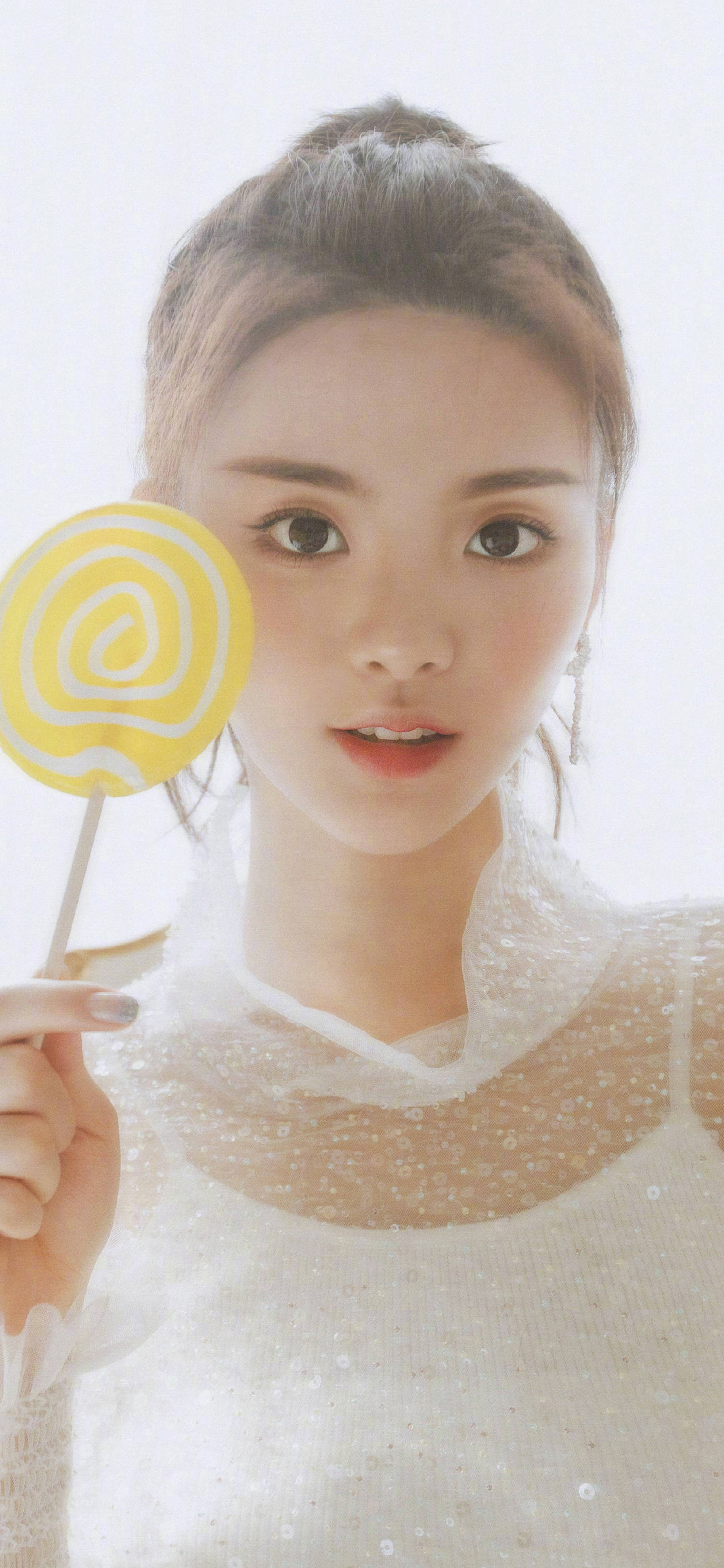 [2436×1125]杨超越 歌手 火箭少女101 明星 苹果手机美女壁纸图片