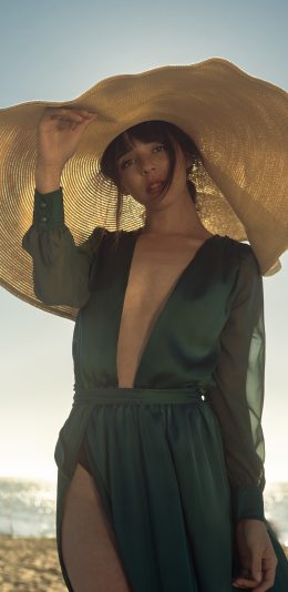 [2436x1125]欧美 模特 写真 大帽子 苹果手机美女壁纸图片