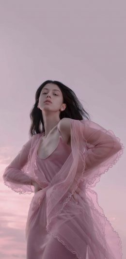[2436x1125]欧美 模特 写真 服饰 粉色 苹果手机美女壁纸图片