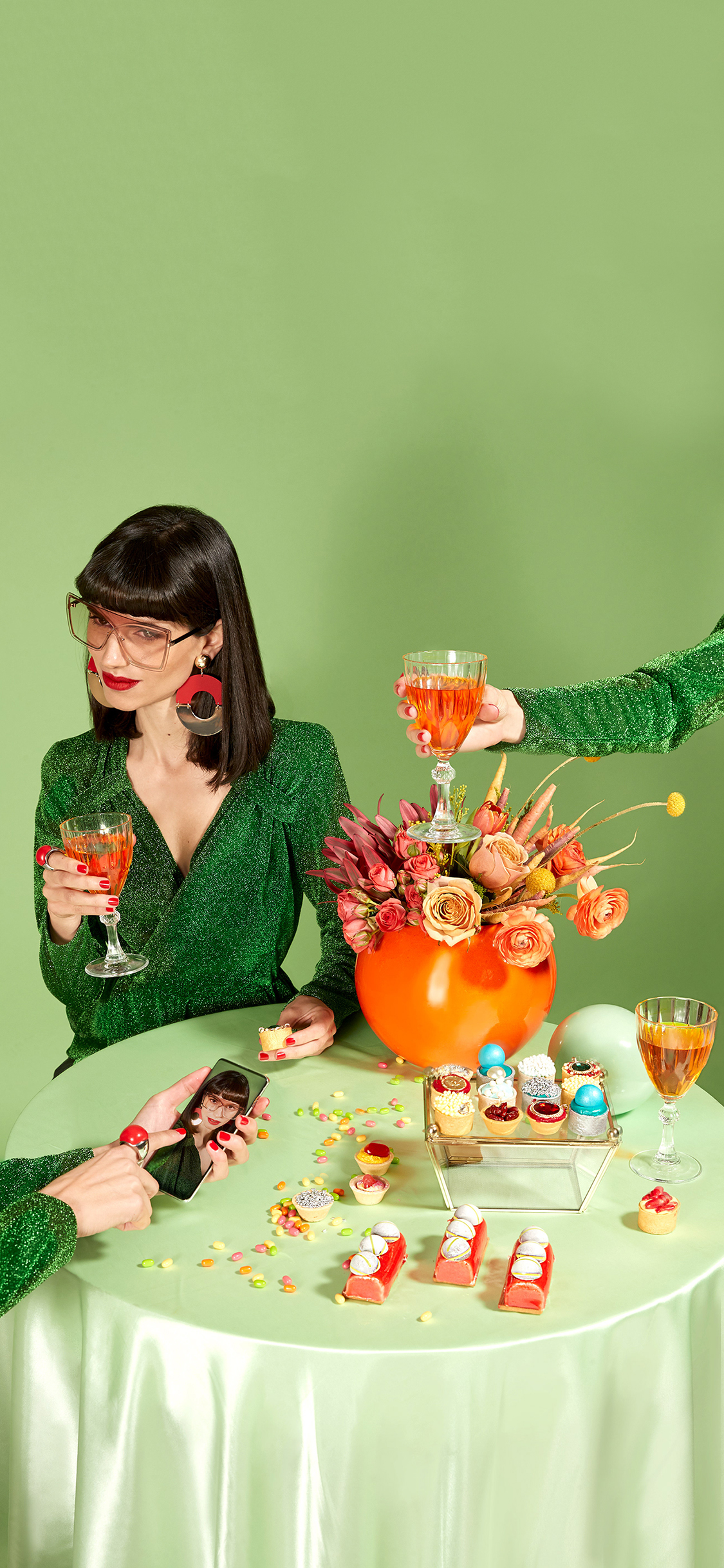 [2436×1125]欧美 模特 写真 美食 苹果手机美女壁纸图片