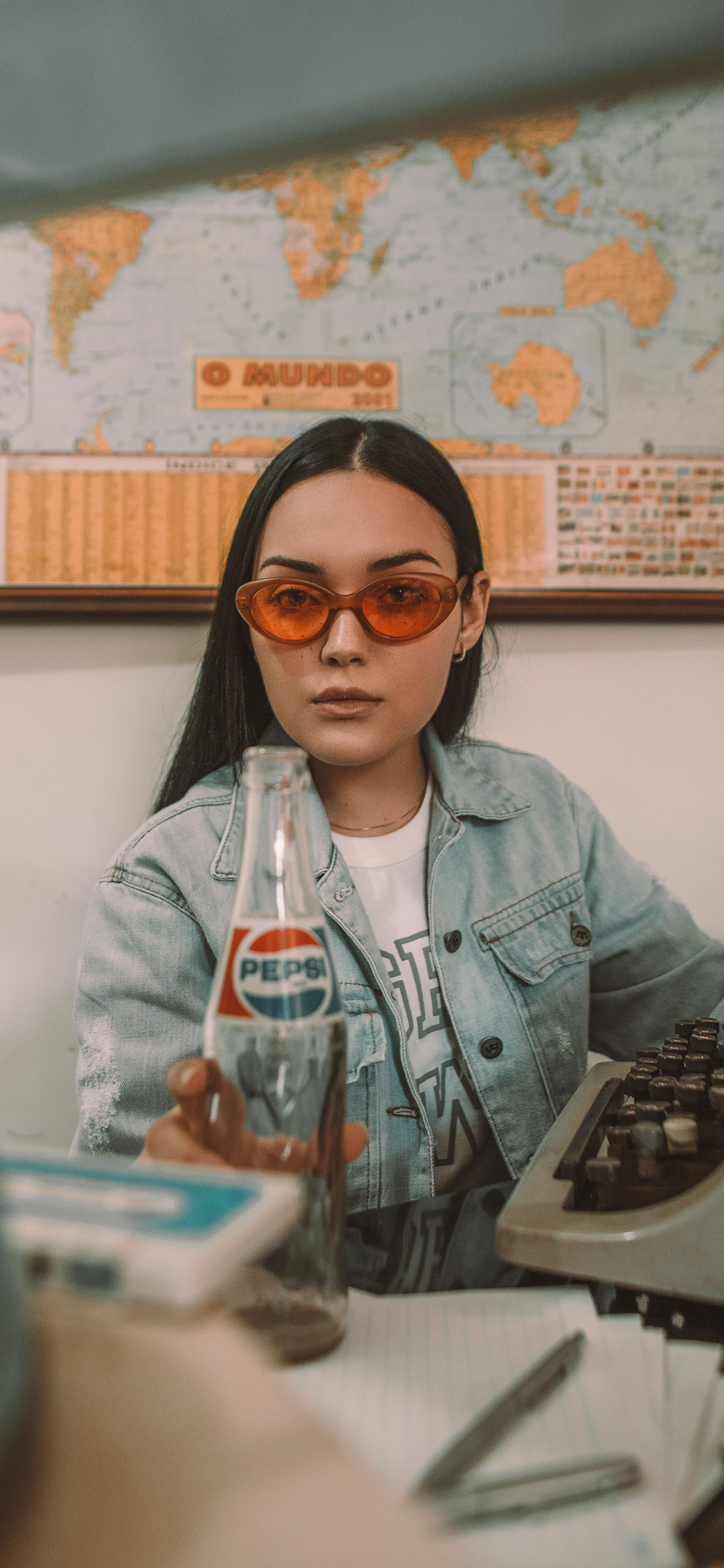 [2436×1125]欧美美女 写真 个性 苹果手机美女壁纸图片