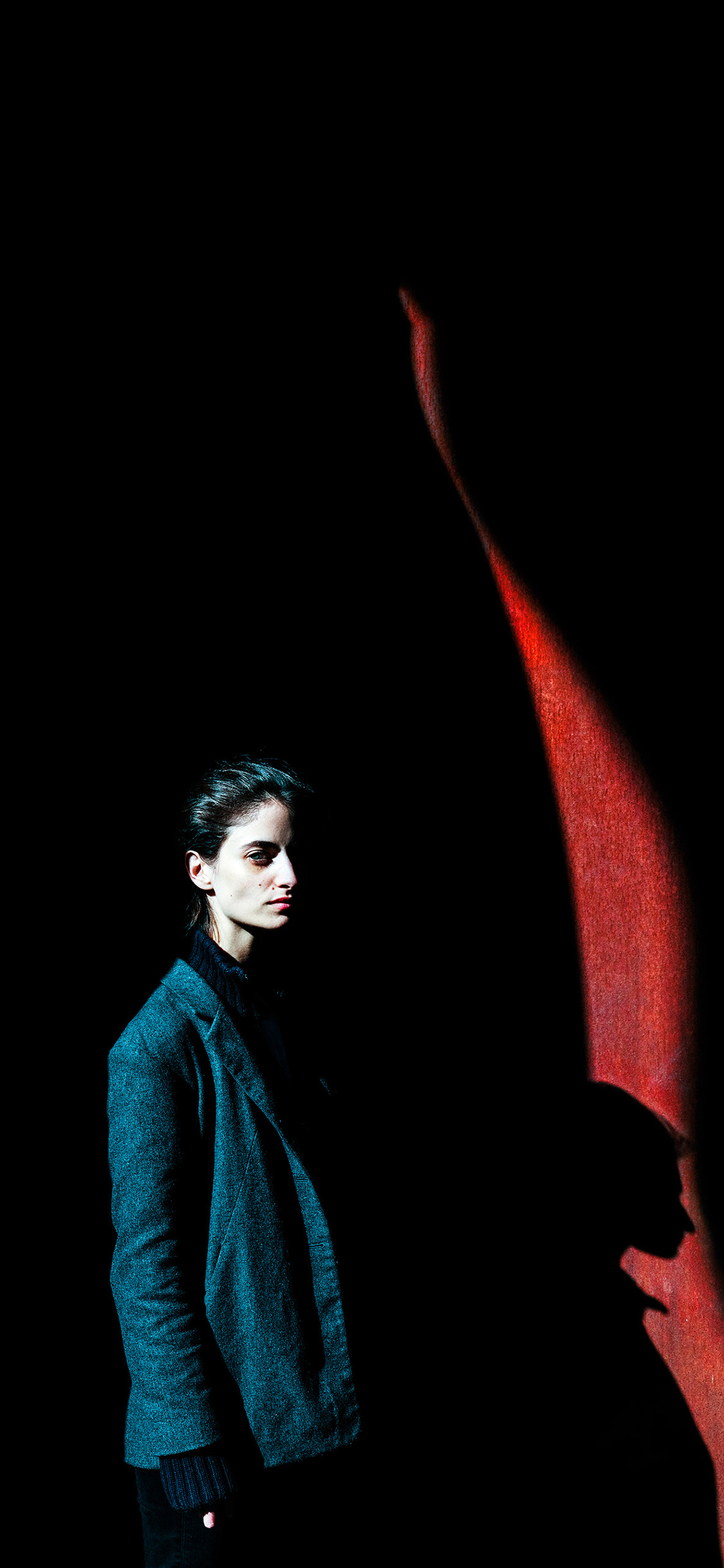 [2436×1125]欧美美女 写真 中性 帅气 苹果手机美女壁纸图片