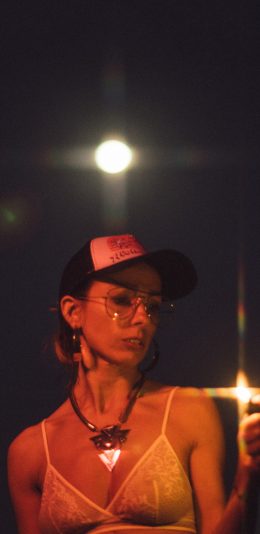 [2436x1125]欧美美女 写真 吊带 性感 苹果手机美女壁纸图片