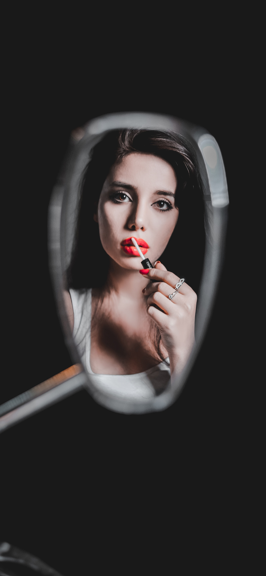 [2436×1125]欧美美女 化妆 口红 苹果手机美女壁纸图片