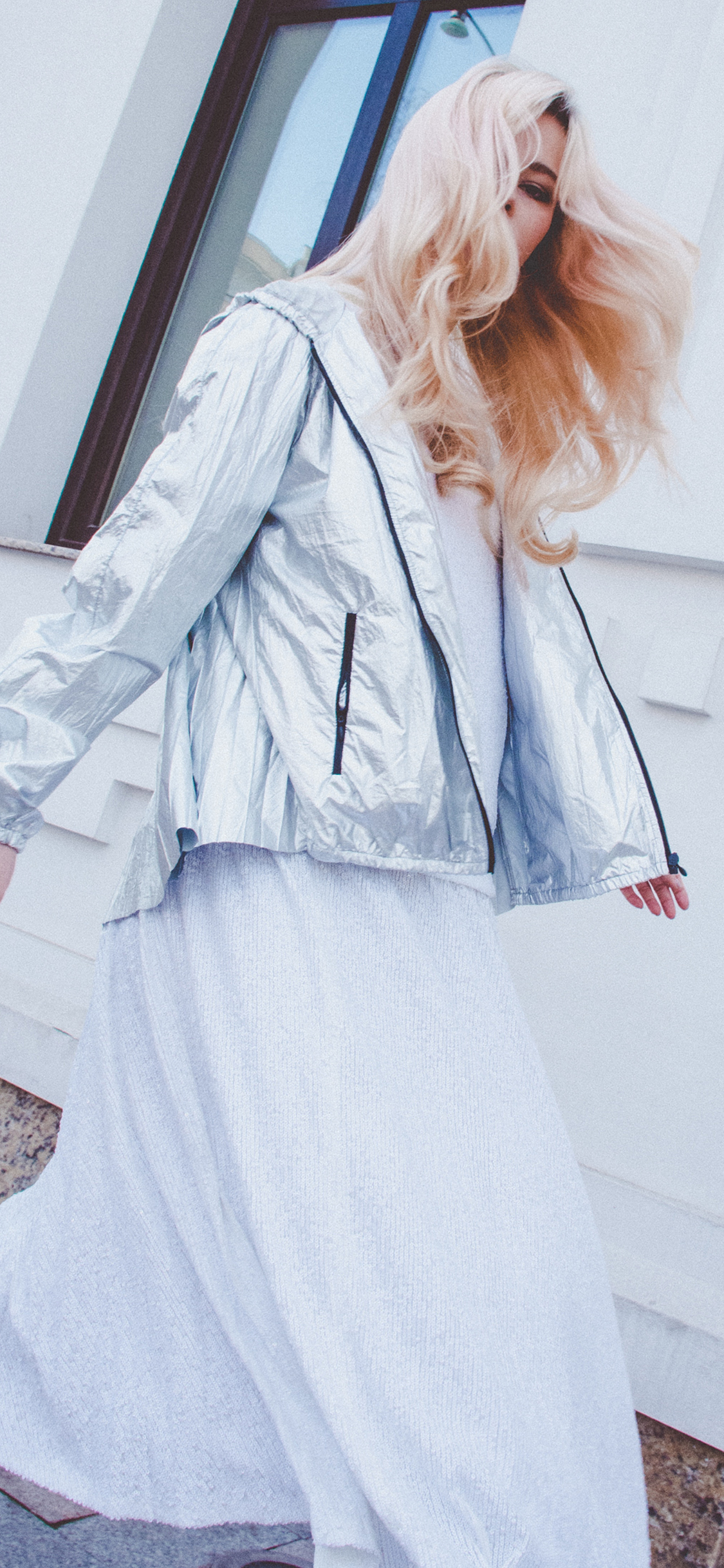 [2436×1125]欧美美女 街拍 时尚 服饰 苹果手机美女壁纸图片