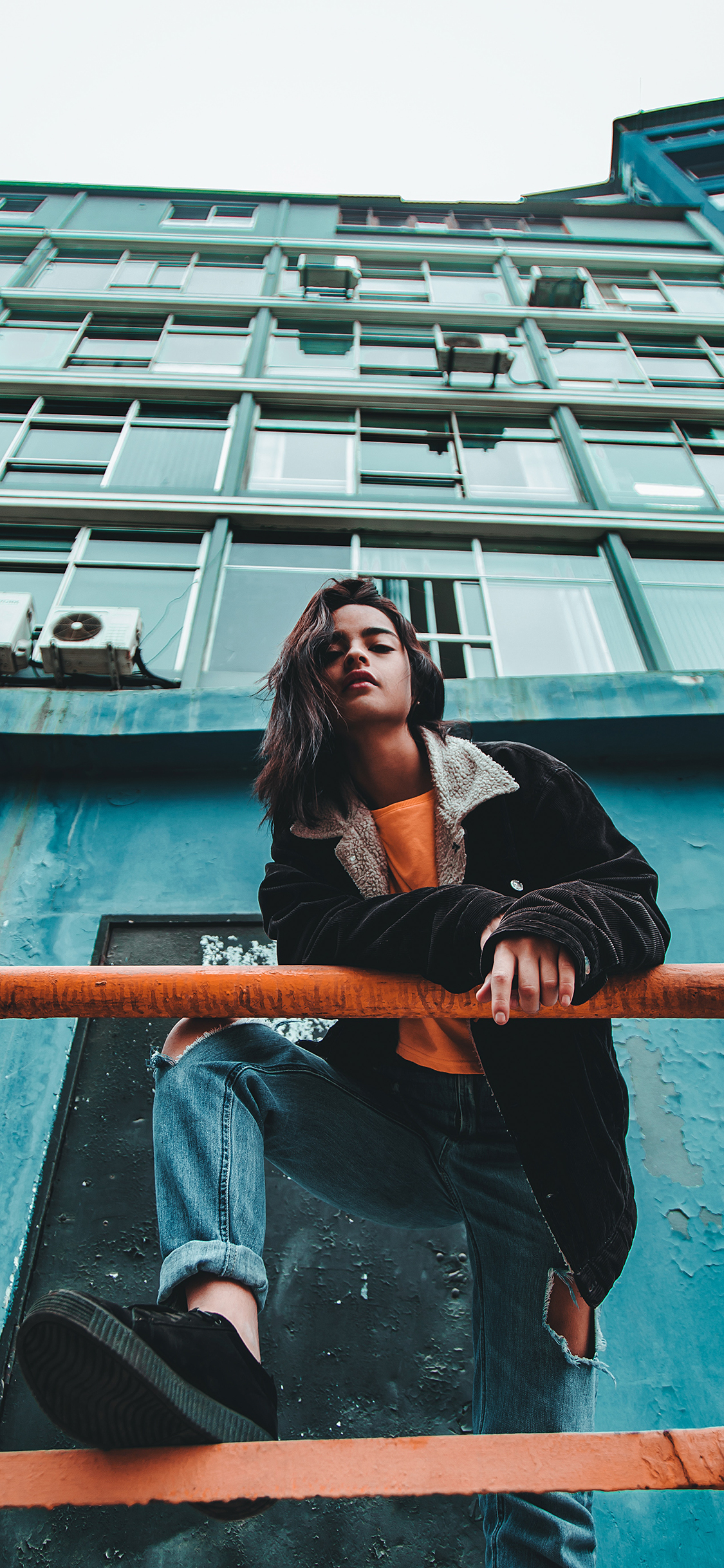 [2436×1125]欧美美女 街拍 造型 苹果手机美女壁纸图片