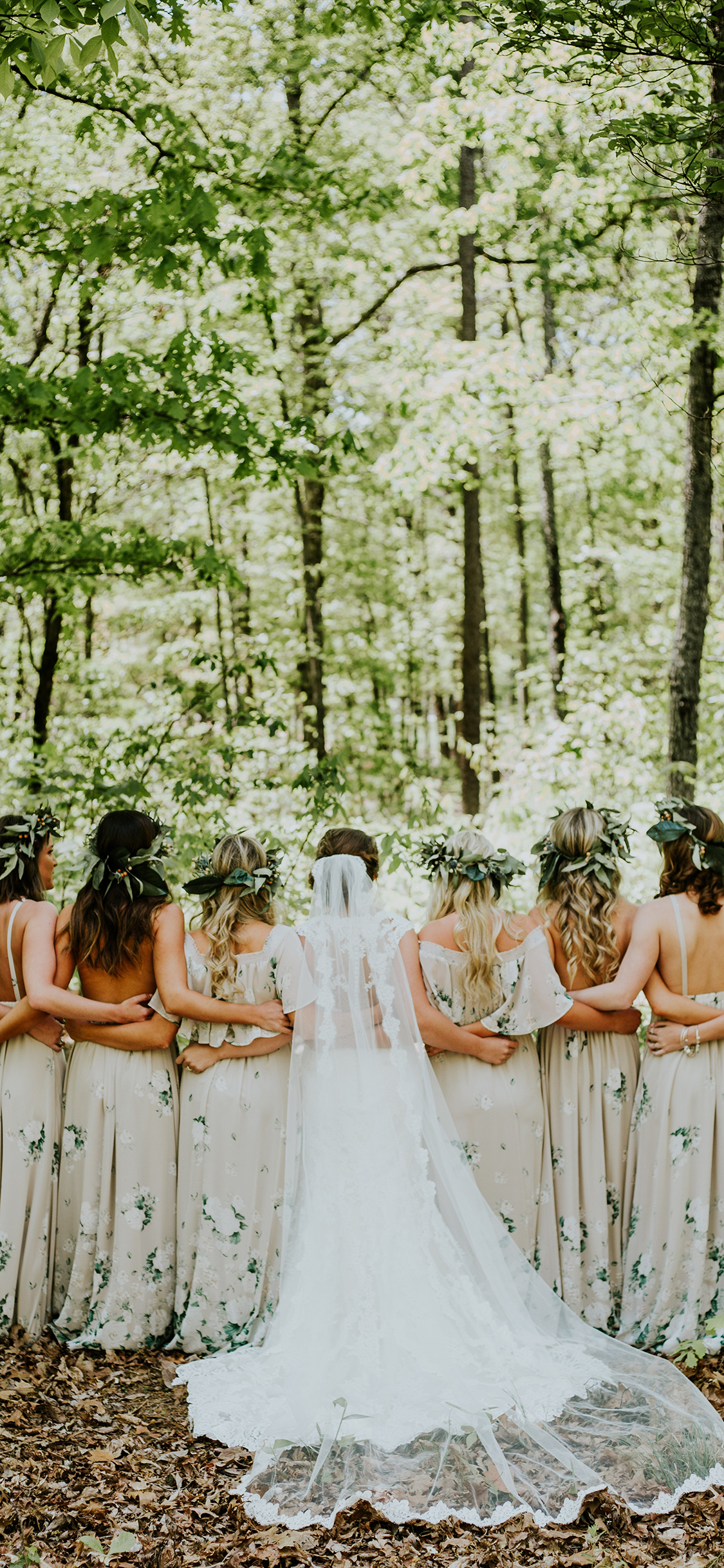 [2436×1125]背影 婚纱 礼服 伴娘 姐妹团 苹果手机美女壁纸图片