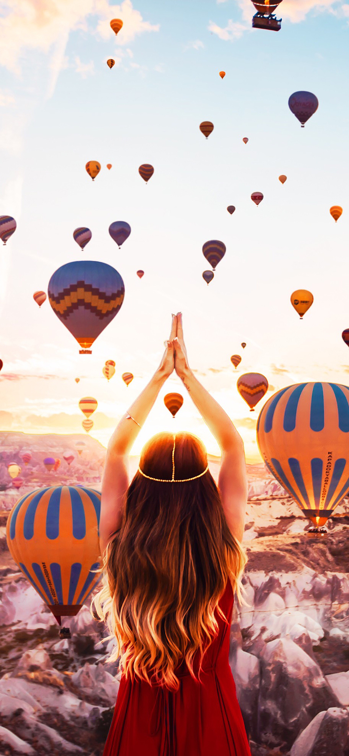 [2436×1125]背影 热气球 长发 唯美 苹果手机美女壁纸图片