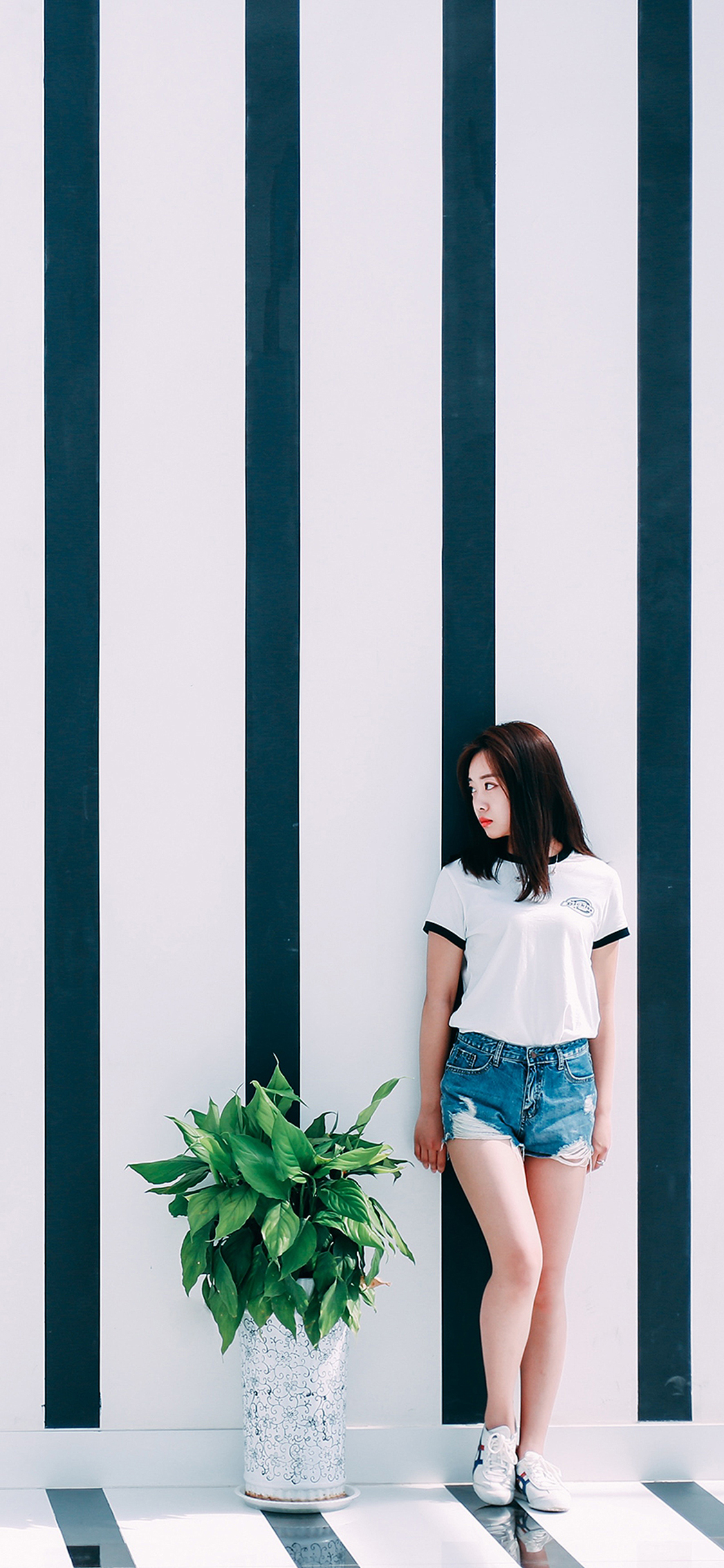 [2436×1125]背景墙 植物 盆栽 美女 苹果手机美女壁纸图片