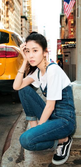 [2436x1125]艺人 歌手 街拍 张碧晨 苹果手机美女壁纸图片