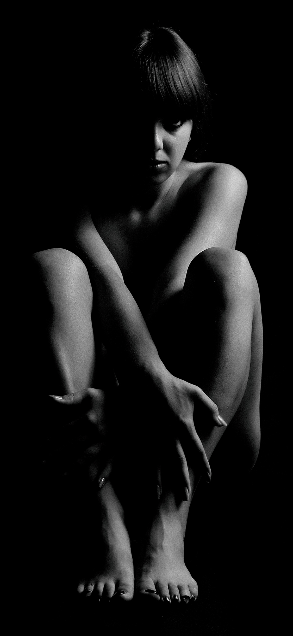 [2436×1125]艺术 写真 女孩 裸体 黑白 苹果手机美女壁纸图片