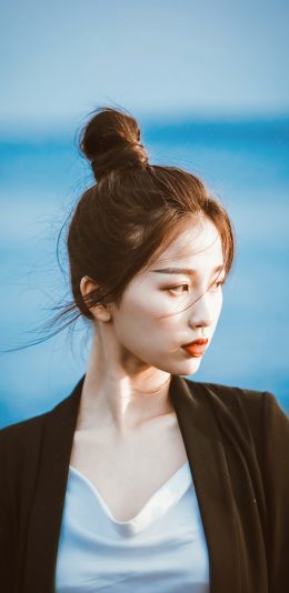 [2436x1125]虞书欣 丸子头 演员 明星 艺人 苹果手机美女壁纸图片