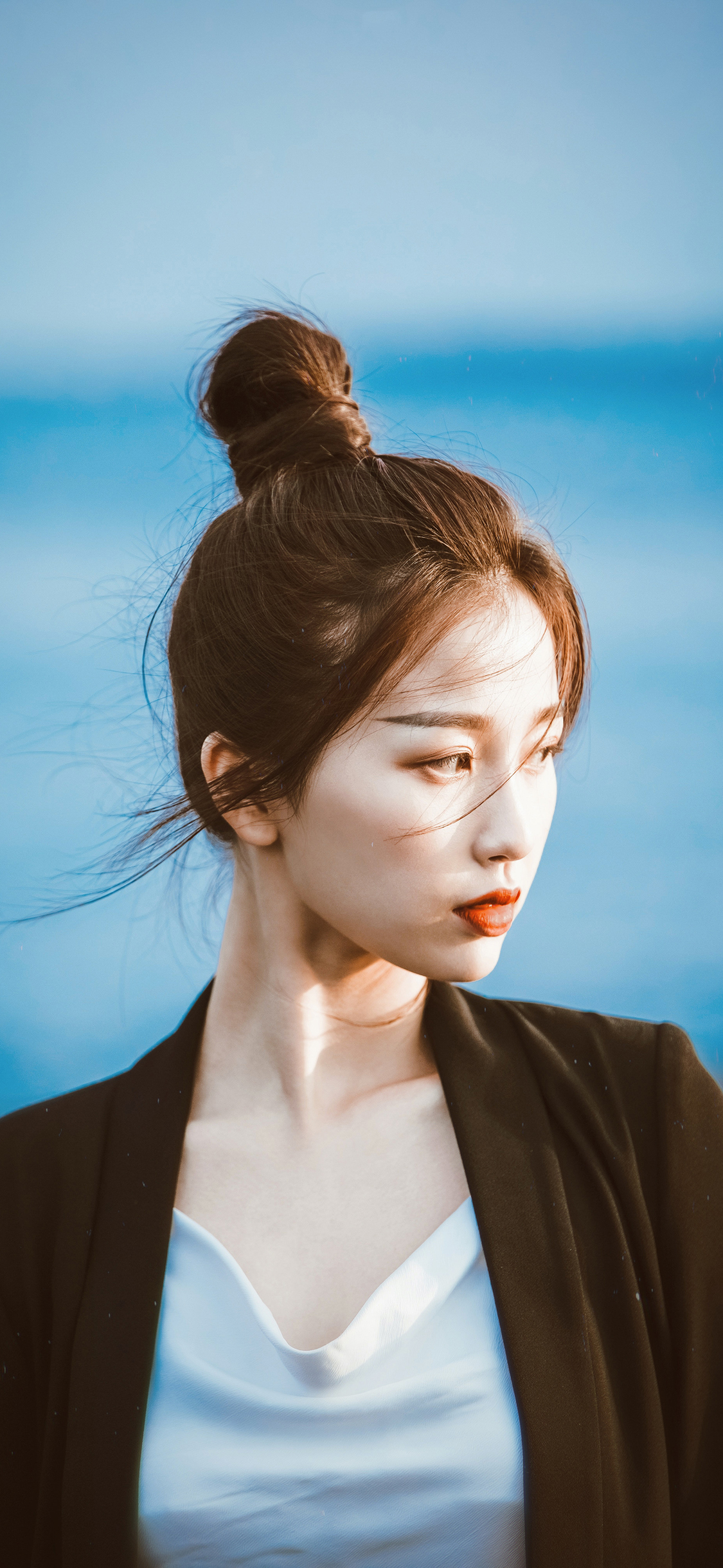 [2436×1125]虞书欣 丸子头 演员 明星 艺人 苹果手机美女壁纸图片