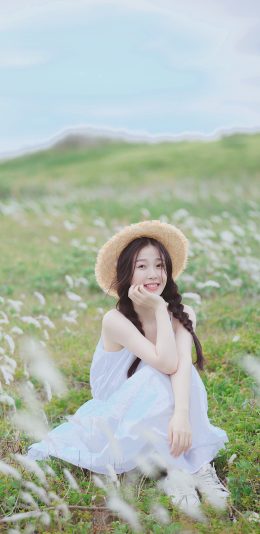 [2436x1125]虞书欣 演员 明星 小清新 草帽 苹果手机美女壁纸图片