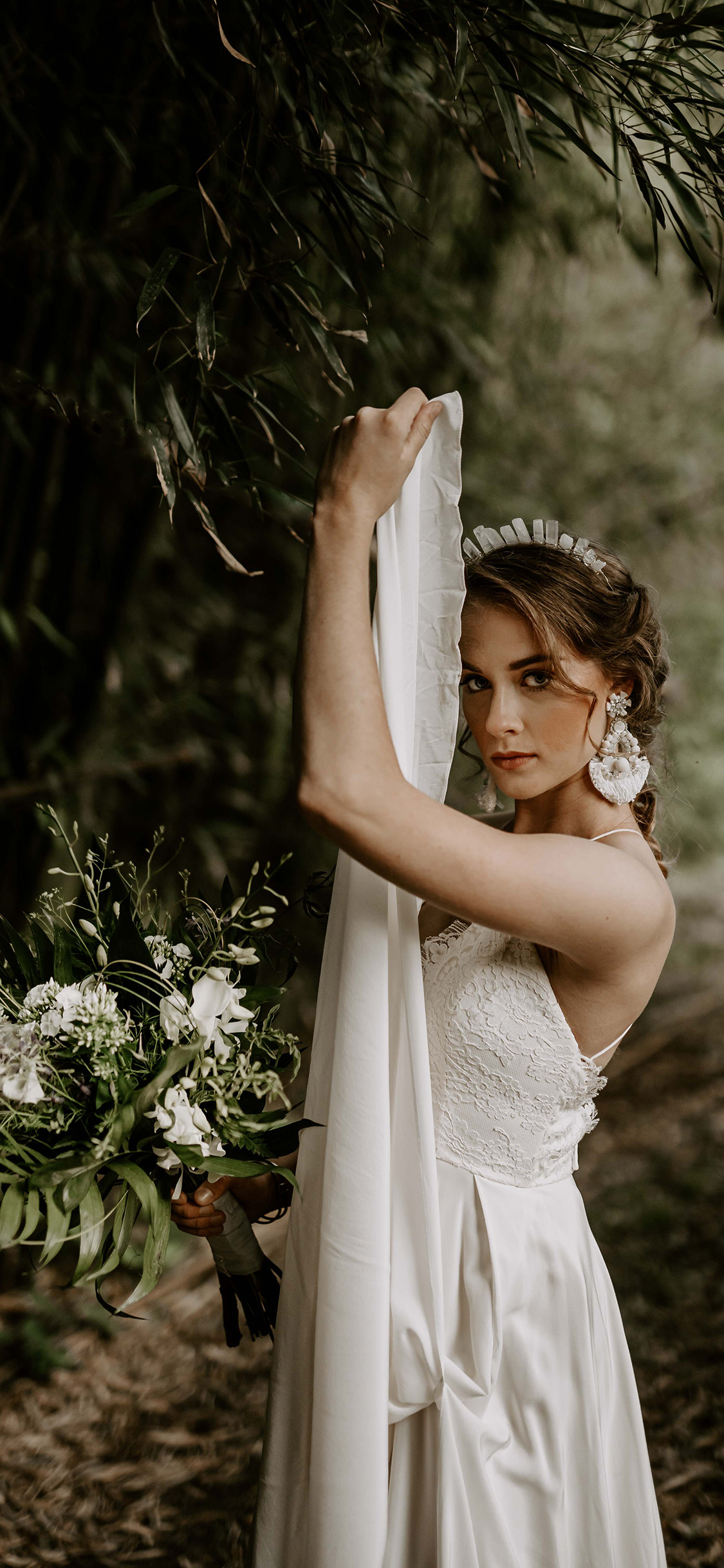 [2436×1125]郊外 写真 欧美美女 气质 苹果手机美女壁纸图片