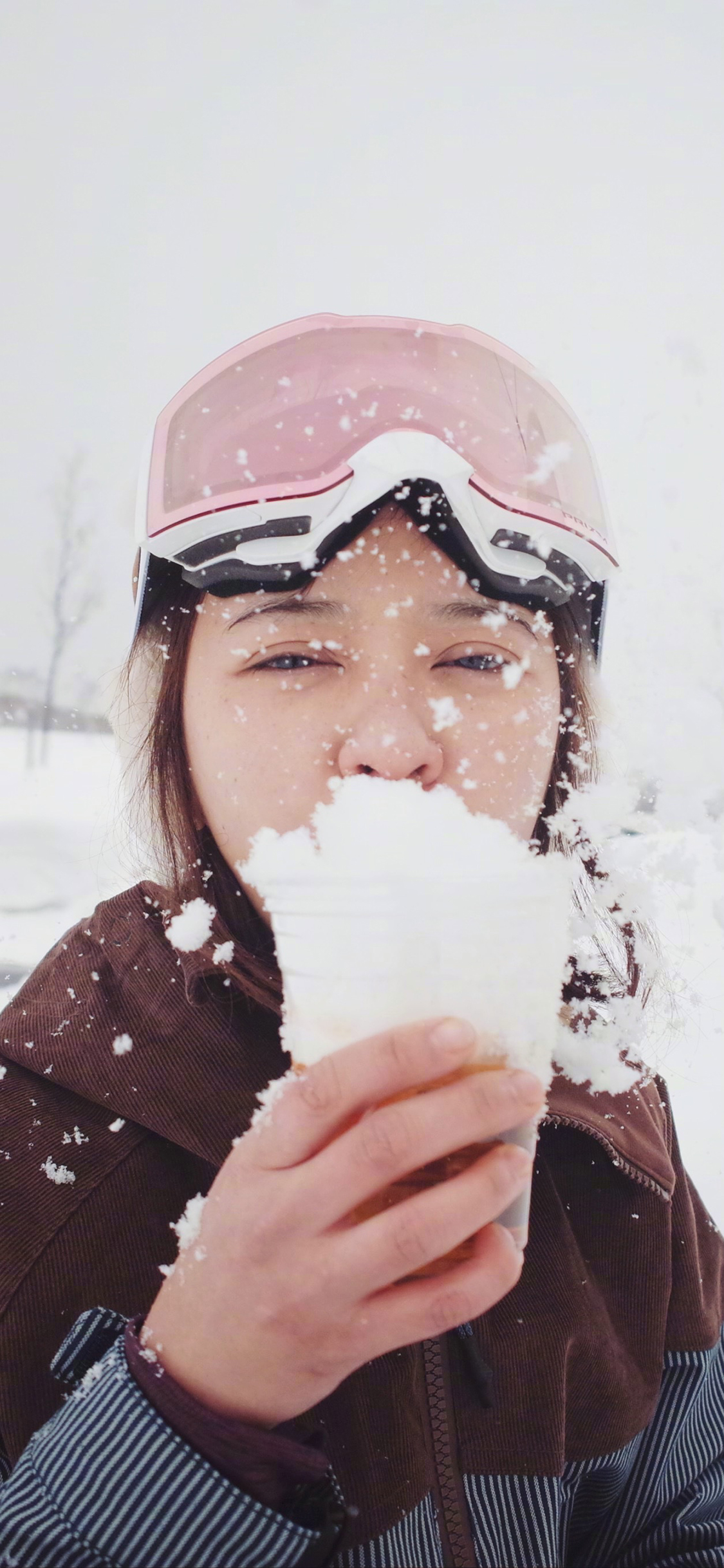 [2436×1125]陈意涵 演员 明星 艺人 雪地 冬天 苹果手机美女壁纸图片