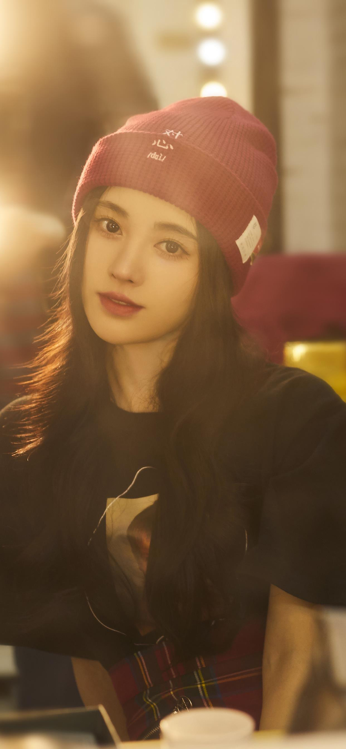 [2436×1125]鞠婧祎 歌手 演员 明星 帽子 苹果手机美女壁纸图片