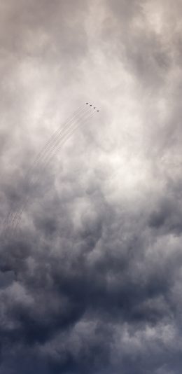 [2436x1125]云层 高空 飞机 演习 昏暗 苹果手机壁纸图片