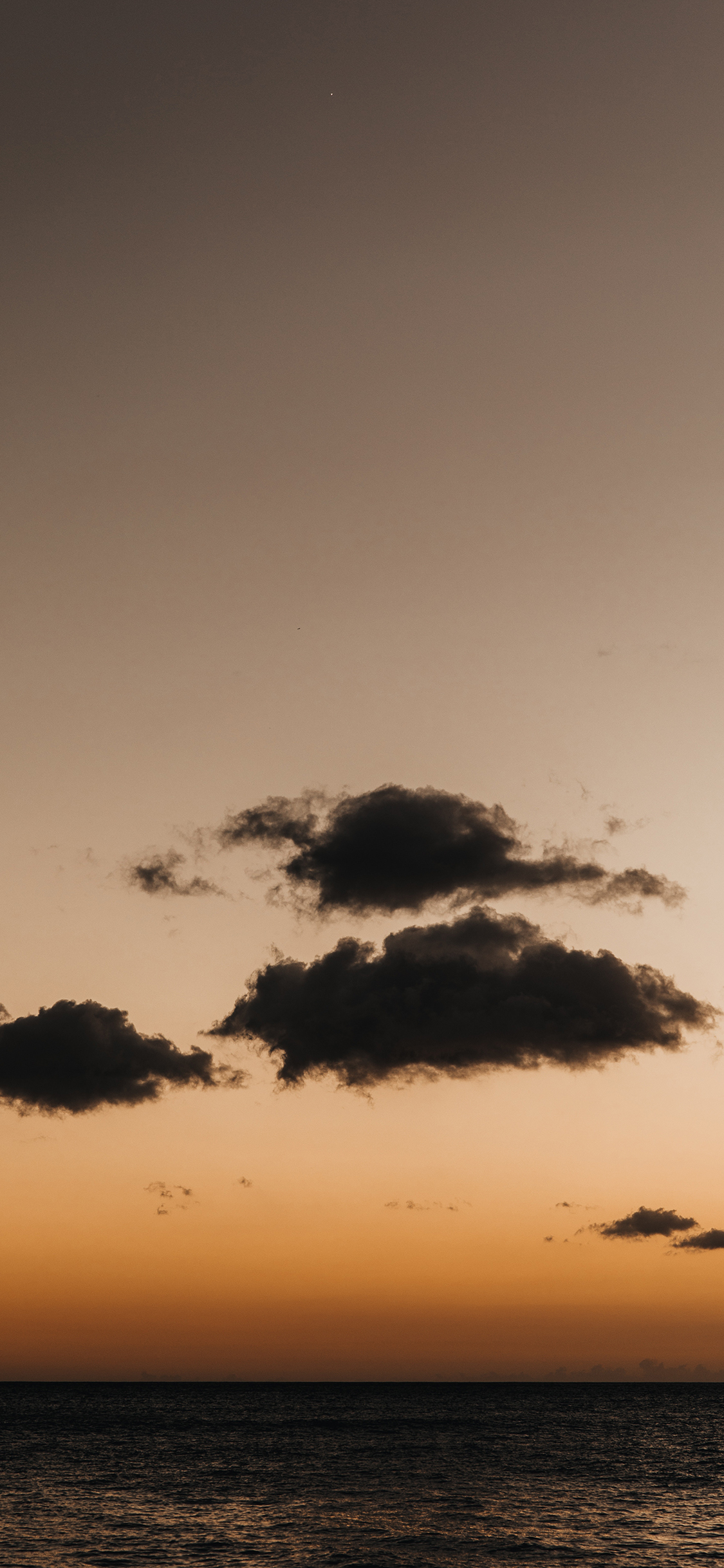 [2436×1125]云朵 黄昏 昏暗 云 苹果手机壁纸图片